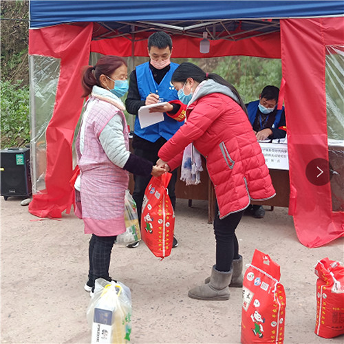 谭丽:甘当村民的"代购员"