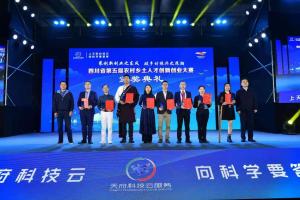 这些创新创业者奔赴田间 以“农”为业