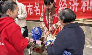 名山区科协助力“3·15”消费者权益日宣传活动