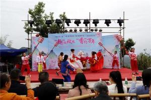 丹棱县万年村：玫瑰花田里的乡村振兴密码