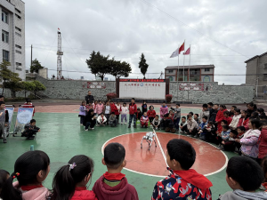 科普大篷车驶入广安区大安一校