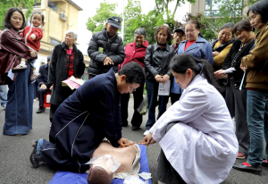 广安区：健康科普进社区 便民服务暖人心