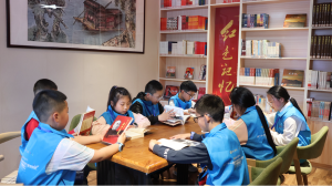 家校社联动搭台 研学路上共育花开