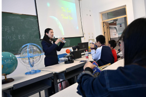 东兴区科协：亲子研学伴成长