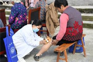 健康下乡送服务 科普惠民暖人心