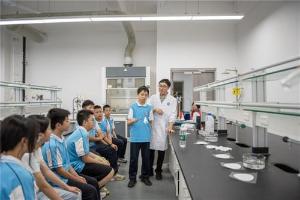 四川轻化工大学化学与环境工程学院举办“全国科技活动周・实验室开放日”活动