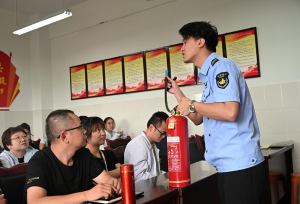 东兴区高梁中心卫生院开展全员消防安全专项科普培训及应急演练活动