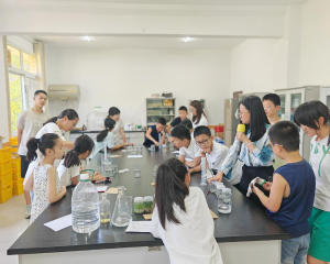 沉浸式探秘植物微观世界
——南充青少年走进农科院，感受现代农业科技魅力