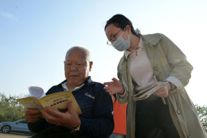 东兴区开展下乡健康科普宣讲与便民服务活动