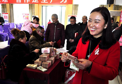 养殖大户领“分红”