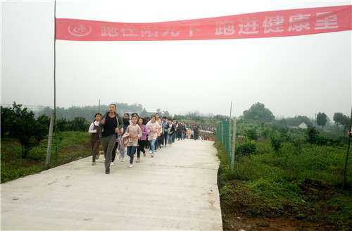 长安初中举行大型乡村“悦”跑活动