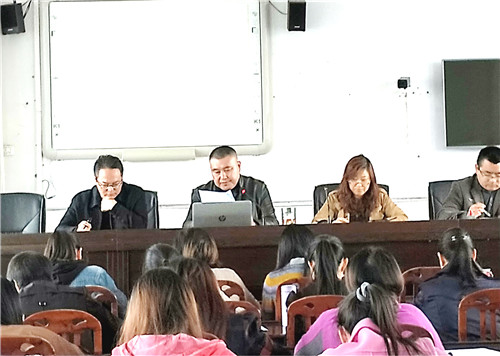 武胜县万善小学召开资助工作专题会