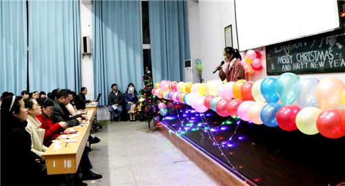 武胜中心中学举办英语演讲比赛