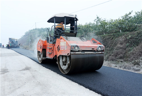 广安区升级改造农村公路助推乡村振兴
