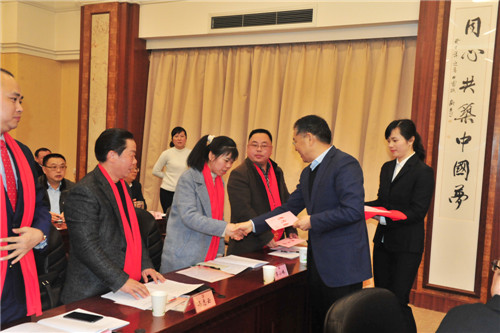 市委市政府慰问农民工座谈会 (3)_副本.jpg 市委市政府慰问农民工座谈会 (3)_副本.jpg