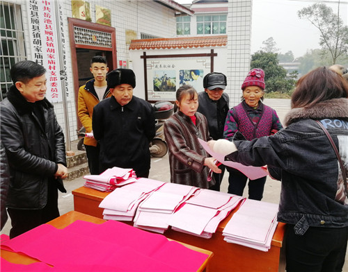 岳池县科协开展送春联下乡活动_副本.jpg