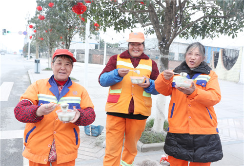 广安：爱心汤圆送给环卫工