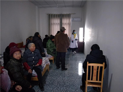 图二：医院筛查现场.jpg