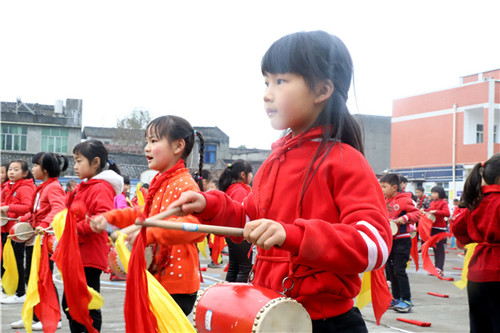 打腰鼓1.jpg 打腰鼓1.jpg