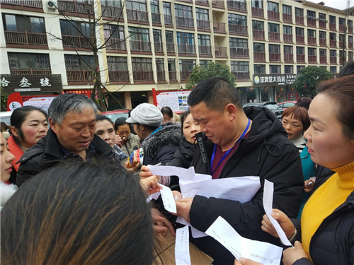市民参加科普知识竞赛.jpg