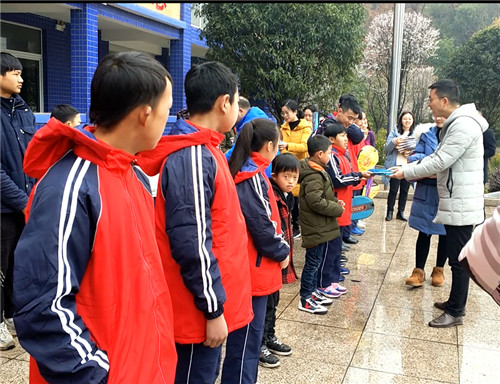 巾帼联谊 情暖特教