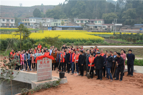 义务植树全体人员合影.jpg