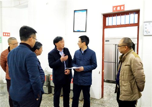 前锋区委常委易林一行督查代市小学学生营养餐工作