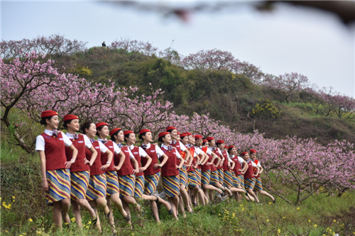 一道靓丽的人花风景线.jpg
