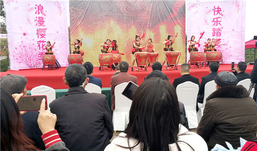 3.乡村旅游表演多姿多彩.jpg