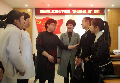 全国人大代表王晓梅与社区群众交流.jpg