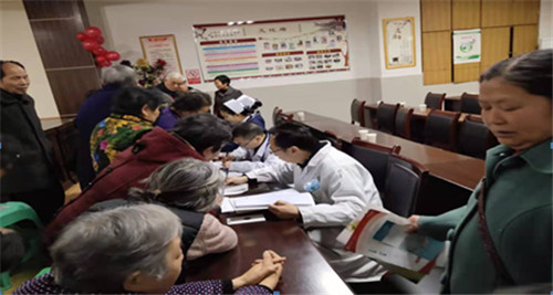 南江县人民医院深入社区开展脑卒中义诊宣教活动