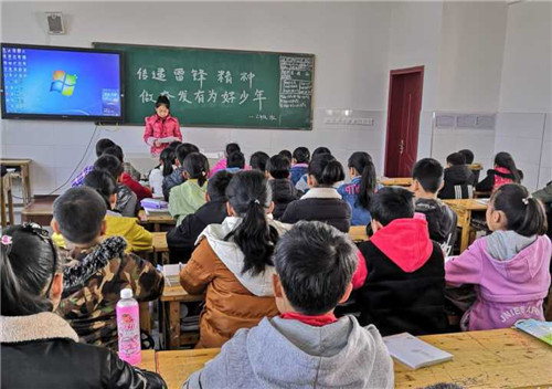 武胜县鼓匠小学开展学雷锋系列活动