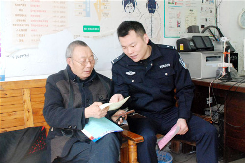 邻水县公安局开展扫黑除恶宣传活动