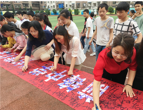 前锋初中开展“扫黄打非、护苗2019”宣传教育活动