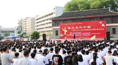 “春风里的中国”大型音乐诗会走进武胜中心中学