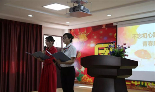 巴中市中坝中学举办“不忘初心跟党走 青春建功新时代”师德师风演讲比赛