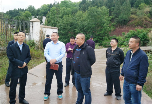 县委副书记李应春赴秦溪镇调研脱贫攻坚工作