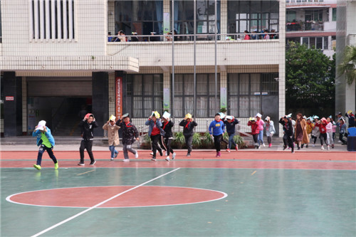 彭山一小举行地震疏散演练活动