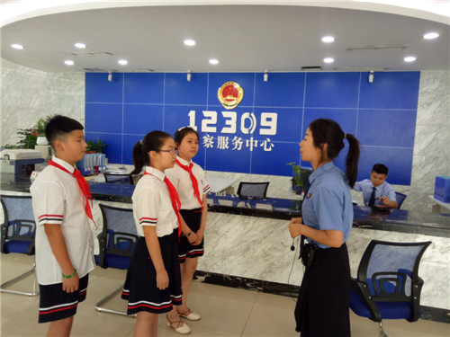 巴州区第六小学开展法治进校园活动