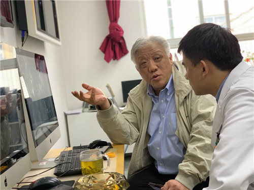 大成者  累并快乐着