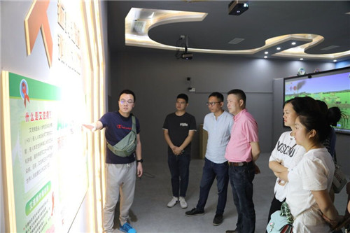 参观禁毒基地2.jpg
