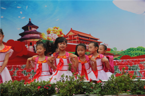 鹏利小学：举办主题六一活动