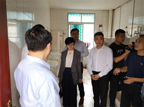 工行私人银行“君子伙伴?与爱同行”捐赠活动走进乐坝镇小学
