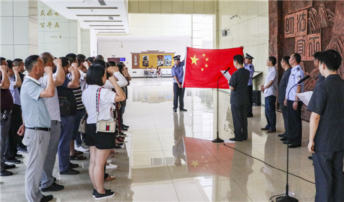 依法履职  维护正义             