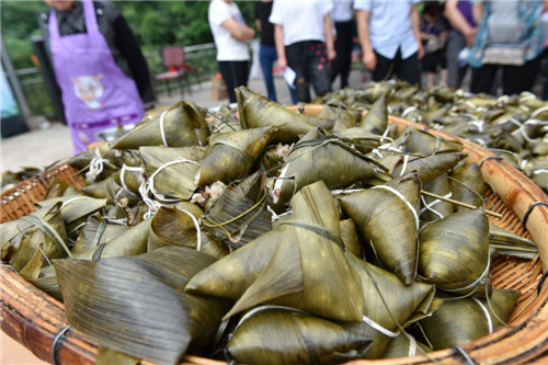 煮熟的粽子香气诱人.jpg