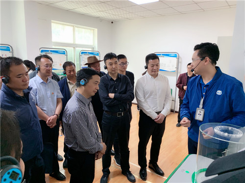 毛大付赴乡城县调研脱贫攻坚及科技教育工作