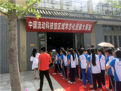学生排队体验_副本.jpg