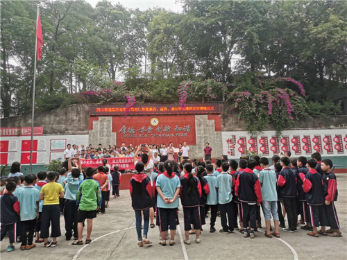 仁寿县景贤乡九年义务学校获爱心企业捐赠