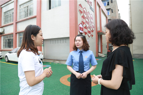 东坡检察走进眉山师范附属小学亲职课堂