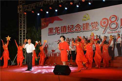 传唱经典红歌 传承红色基因